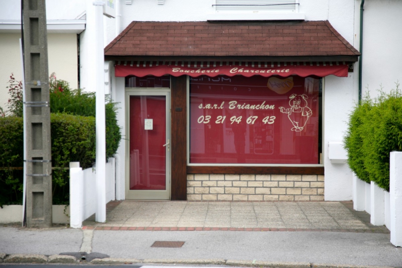 vitrine-ARTIGNOSC SUR VERDON-min_france_frankreich_commerce_frankrijk_francia_delicatessen_butchery_charcuterie-424328